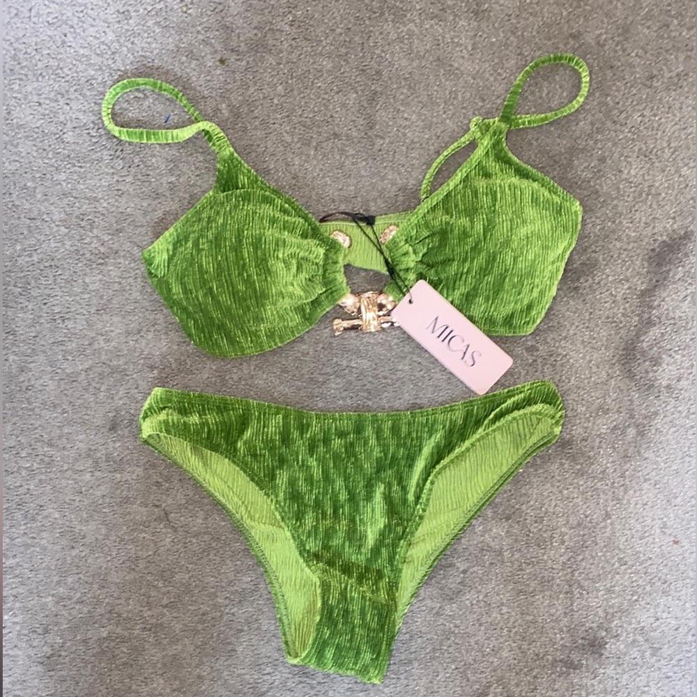 Green Textured Bikini Set with Matching Skirt - Picture 3 of 5